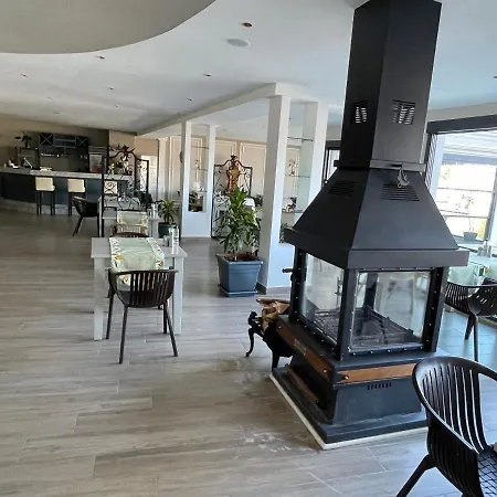 מלון Ata Park 4*